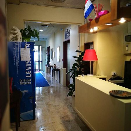 Hotel Riviera Rimini Bagian luar foto