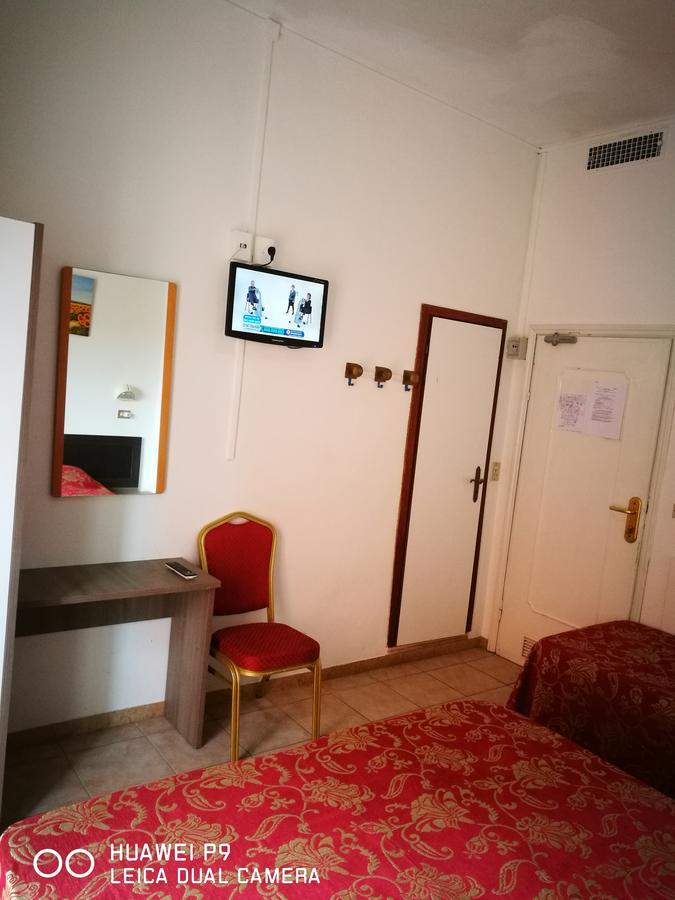 Hotel Riviera Rimini Bagian luar foto