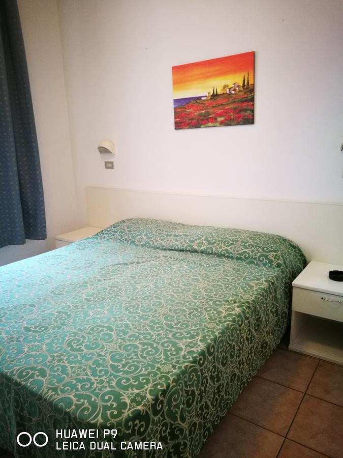 Hotel Riviera Rimini Bagian luar foto